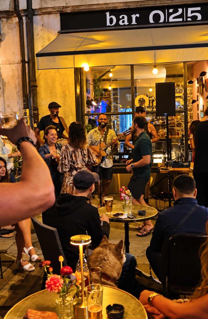 Concert live sur la terrasse du bar 025 à Genève
